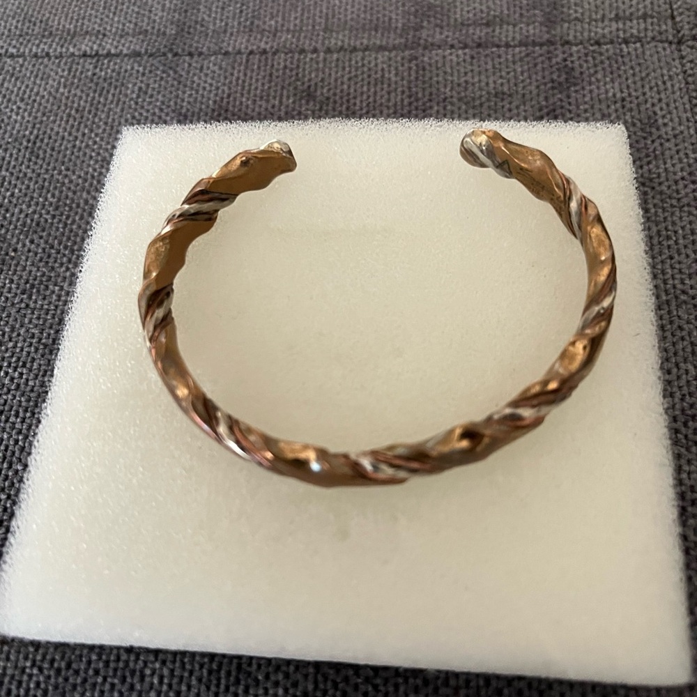 RARE FIND
Vintage Sergio Lub mixed metal twist cuff bracelet - Picture 4 of 7